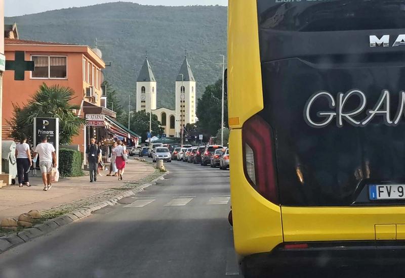 VIDEO Ujedinjeni u molitvi za mir: Hodočasnički pohodi na Brdo ukazanja u Međugorju