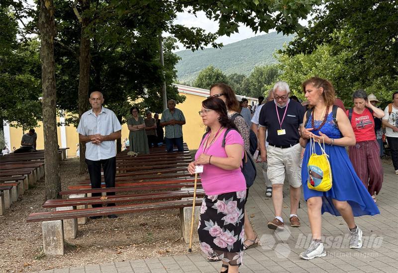 FOTO | 43. godišnjica Gospinih ukazanja: Posjetili smo Međugorje 