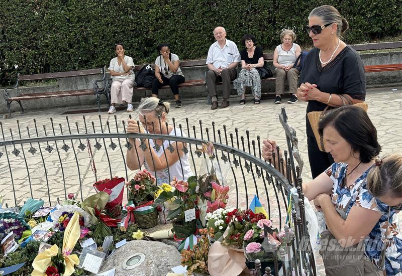 FOTO | 43. godišnjica Gospinih ukazanja: Posjetili smo Međugorje 