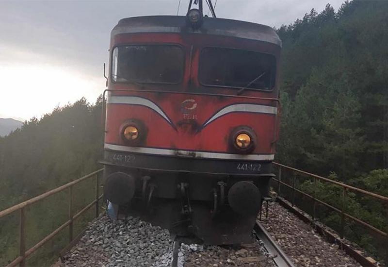 Nesreća kod Konjica: Vlak iskočio iz tračnica na mostu bez zaštitne ograde