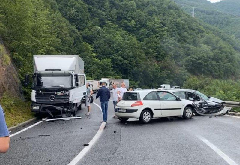 Prometna nesreća na Bradini - Prometna nesreća na Bradini: Obustavljen promet 