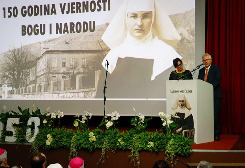 Otkriven spomenik časnoj sestri koja je spasila više od 300 Židova tijekom Drugog svjetskog rata -  U Livnu otkriven spomenik časnoj sestri koja je spasila više od 300 Židova