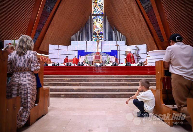 FOTO Hercegovina dobila 8 novih svećenika