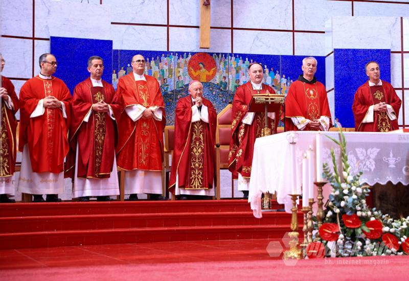 FOTO Hercegovina dobila 8 novih svećenika