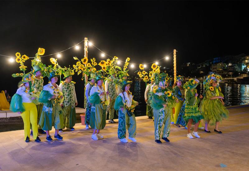 FOTO: Održan prvi Međunarodni ljetni turistički karneval u Neumu