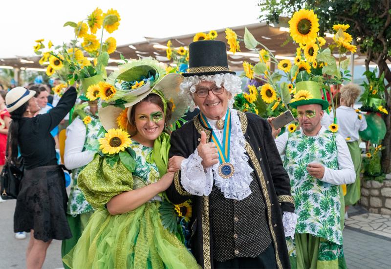 FOTO: Održan prvi Međunarodni ljetni turistički karneval u Neumu