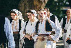 FOTO Smotra izvornog folklora Hrvata u BiH: U Mostaru prikazana raskoš nošnji, plesova, glazbe i običaja 