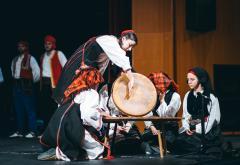 FOTO Smotra izvornog folklora Hrvata u BiH: U Mostaru prikazana raskoš nošnji, plesova, glazbe i običaja 