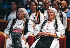 FOTO Smotra izvornog folklora Hrvata u BiH: U Mostaru prikazana raskoš nošnji, plesova, glazbe i običaja 