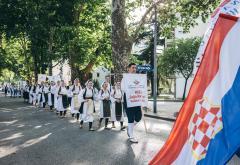 FOTO Smotra izvornog folklora Hrvata u BiH: U Mostaru prikazana raskoš nošnji, plesova, glazbe i običaja 