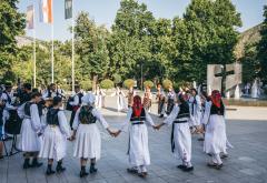 FOTO Smotra izvornog folklora Hrvata u BiH: U Mostaru prikazana raskoš nošnji, plesova, glazbe i običaja 