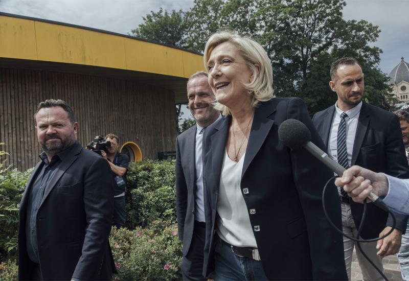 Le Pen vodi na izborima:''Francuzi očito žele okrenuti stranicu''