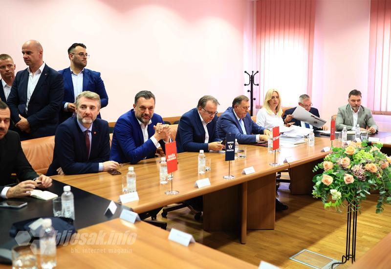 Sastanak u Mostaru: Trojka požurila prije Dodika