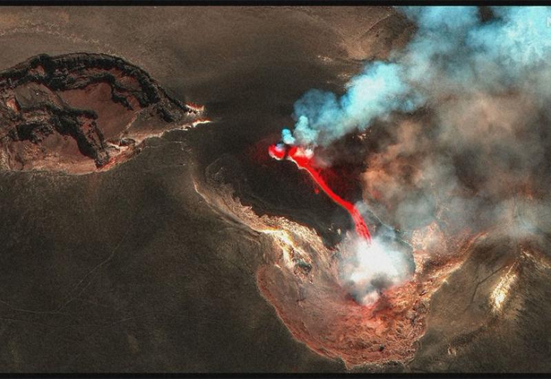 Pepeo i dim sa planine Etna  - Na Siciliji zatvoren glavni aerodrom zbog erupcije dva vulkana