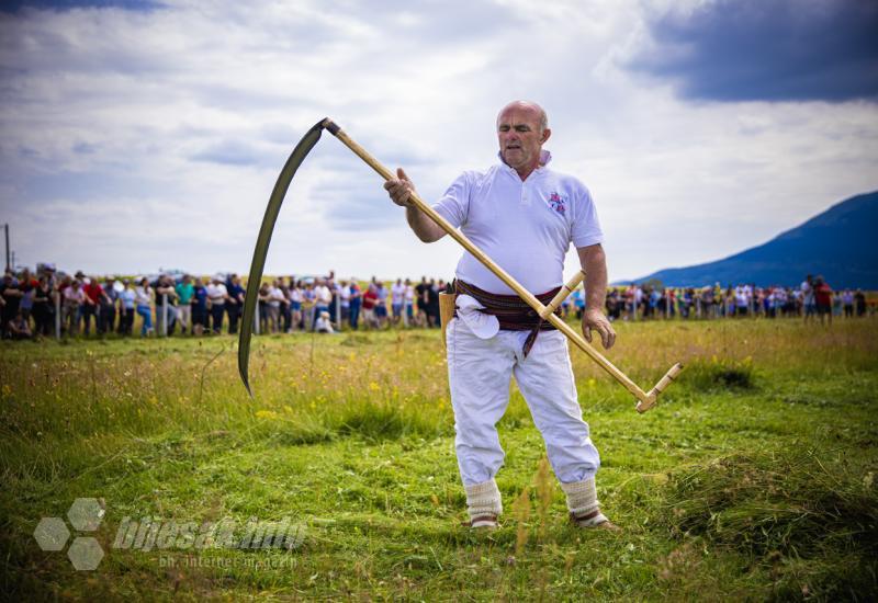 Bili smo na tradicionalnoj kupreškoj kosidbi: Vinko Čičak okitio se titulom kosbaše 