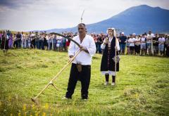 Bili smo na tradicionalnoj kupreškoj kosidbi: Vinko Čičak okitio se titulom kosbaše 