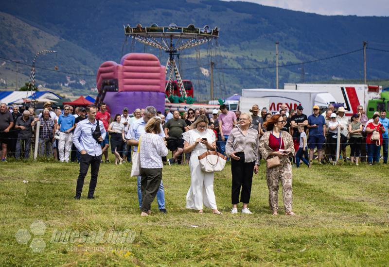 Bili smo na tradicionalnoj kupreškoj kosidbi: Vinko Čičak okitio se titulom kosbaše 