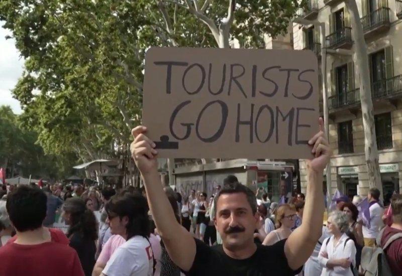 Prosvjed protiv masovnog turizma u Barceloni - Prosvjednici vodom špricali turiste: 