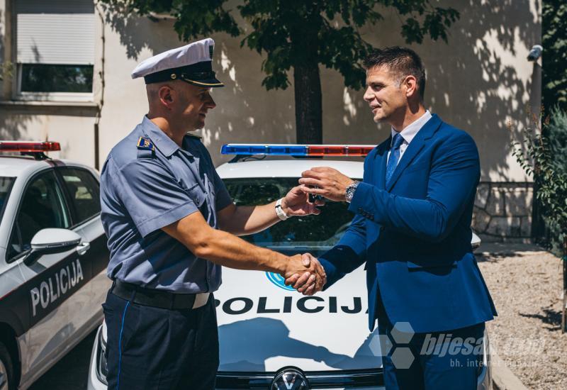 Preuzimanje automobila... - 9 novih automobila za MUP HNŽ