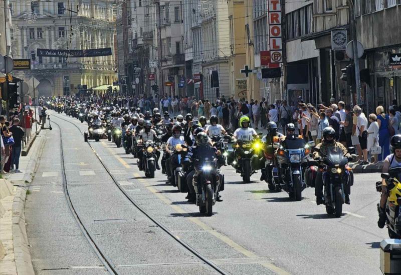 Počast žrtvama genocida: Stotine motociklista iz Sarajeva krenule ka Potočarima