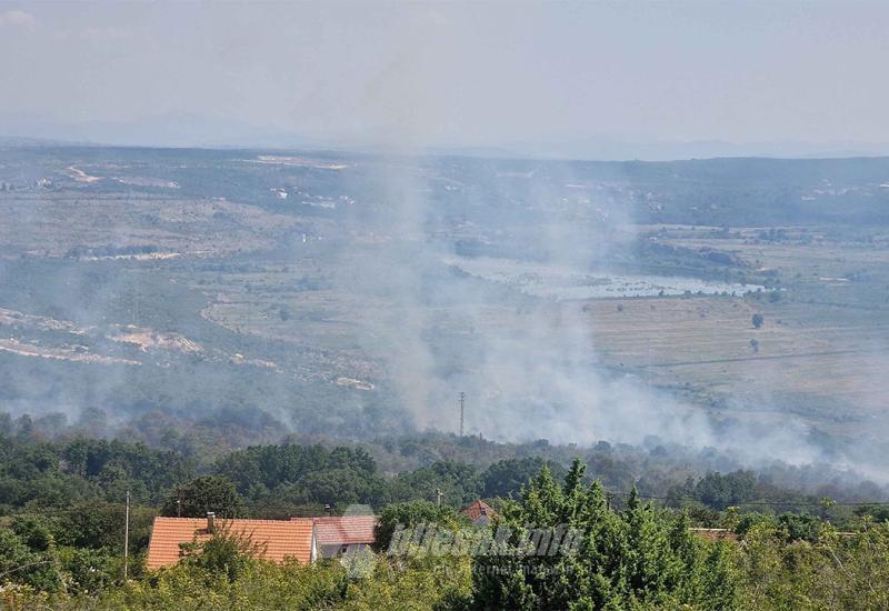 VIDEO Požar na Kozicama: Svi vatrogasci na terenu