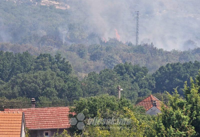 VIDEO Požar na Kozicama: Svi vatrogasci na terenu