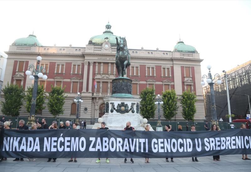 "Žene u crnom" pozvale vlasti u Srbiji da prekinu s negiranjem genocida u Srebrenici