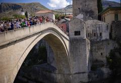 Mostar: Skok bez aplauza u znak sjećanja na Srebrenicu