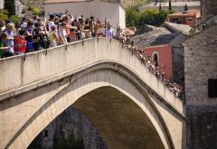 Mostar: Skok bez aplauza u znak sjećanja na Srebrenicu