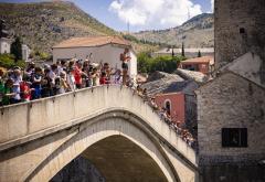 Mostar: Skok bez aplauza u znak sjećanja na Srebrenicu