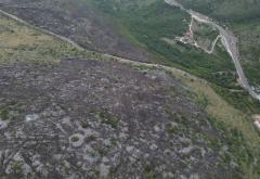 FOTO | Požar na Kozicama i dalje aktivan: Vatra zahvatila veliku površinu