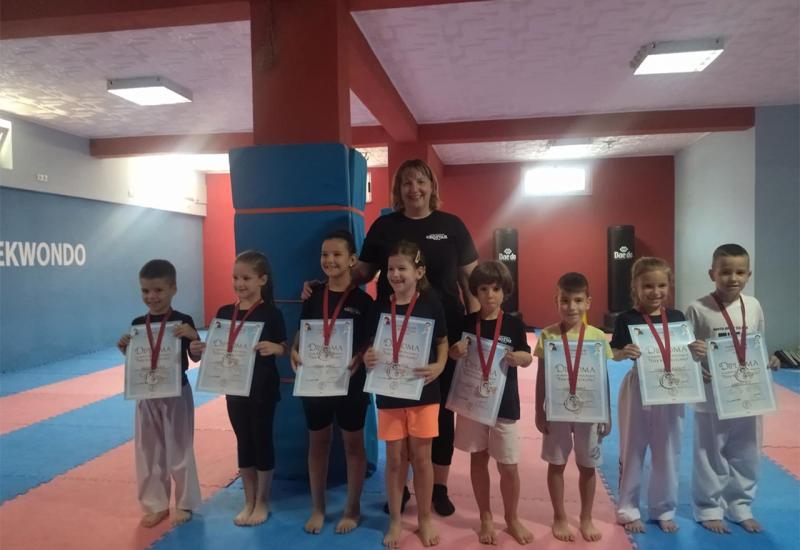 30 novih diploma za Taekwondo klub Cro Star