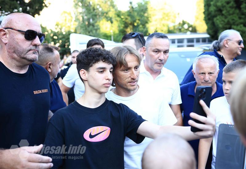 VIDEO /FOTO Luka Modrić u Mostaru izazvao opću euforiju