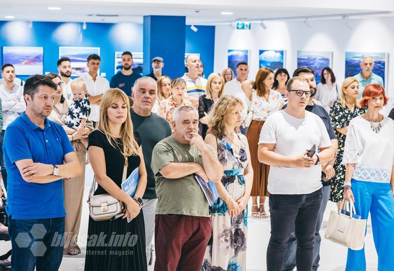 U Umjetničkoj galeriji Biskupskog centra Mostar otvorena izložba Mladena Ivešića