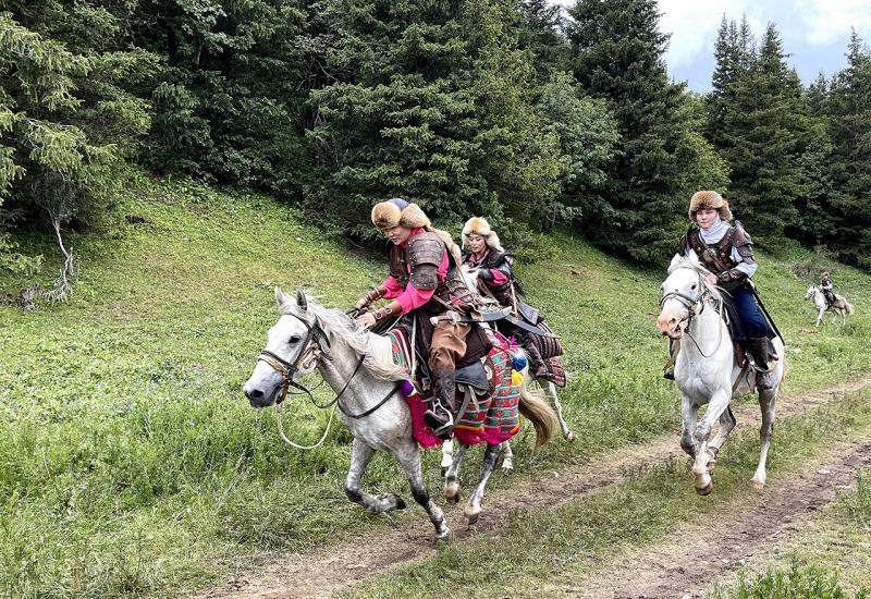 Tradicionalne seobe Kirgiza: - Tradicionalne seobe nomadskog naroda Kirgiza: Rituala, molitve i svečanost