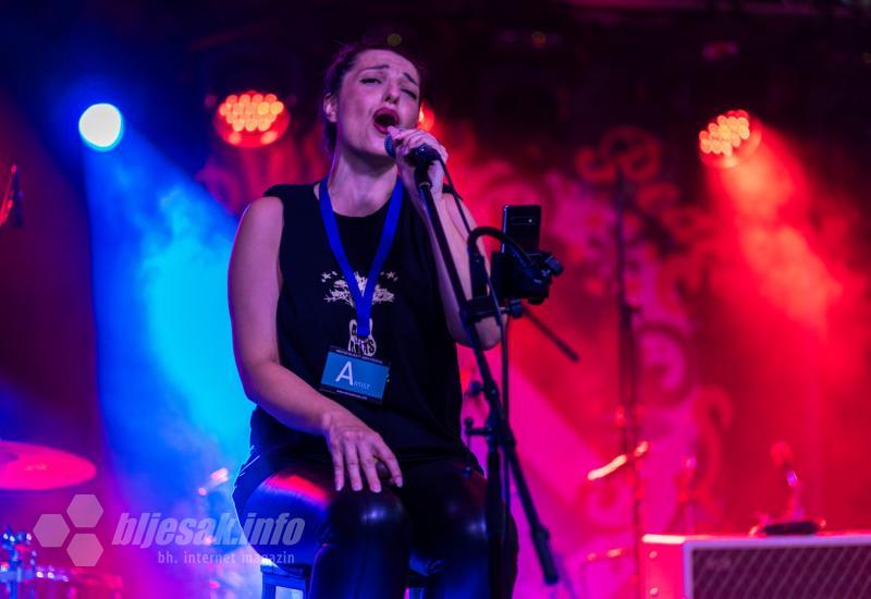 FOTO/VIDEO| Ni kiša niti nestanak struje nije zaustavio Blues i Rock u Mostaru