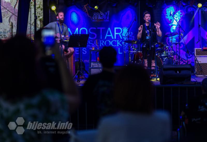 FOTO/VIDEO| Ni kiša niti nestanak struje nije zaustavio Blues i Rock u Mostaru