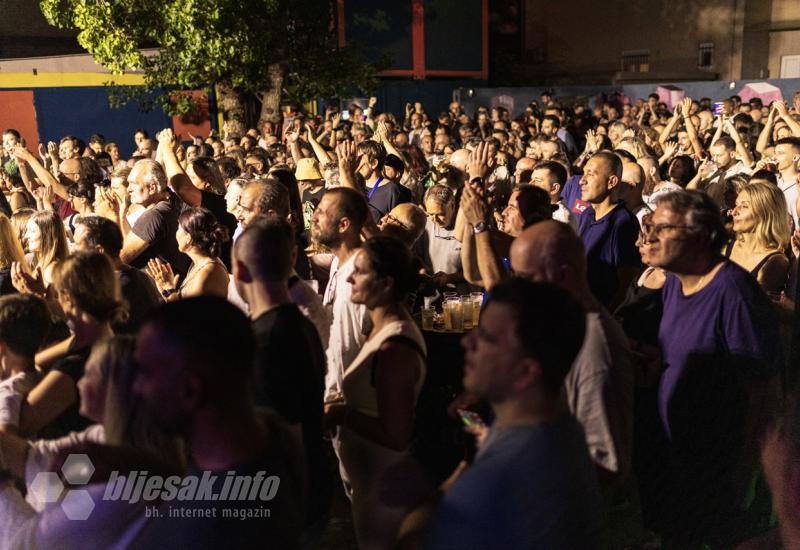 FOTO/VIDEO| Ni kiša niti nestanak struje nije zaustavio Blues i Rock u Mostaru