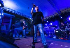 FOTO/VIDEO| Ni kiša niti nestanak struje nije zaustavio Blues i Rock u Mostaru