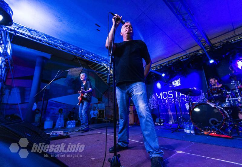 FOTO/VIDEO| Ni kiša niti nestanak struje nije zaustavio Blues i Rock u Mostaru