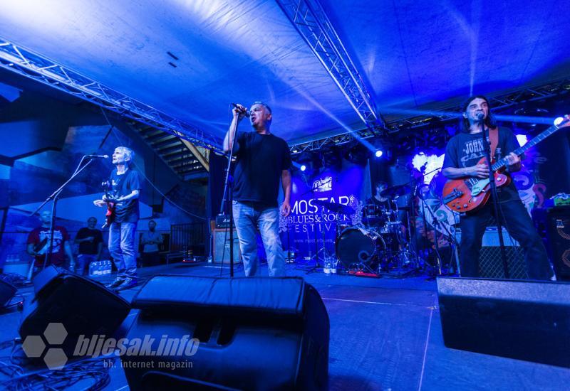 FOTO/VIDEO| Ni kiša niti nestanak struje nije zaustavio Blues i Rock u Mostaru