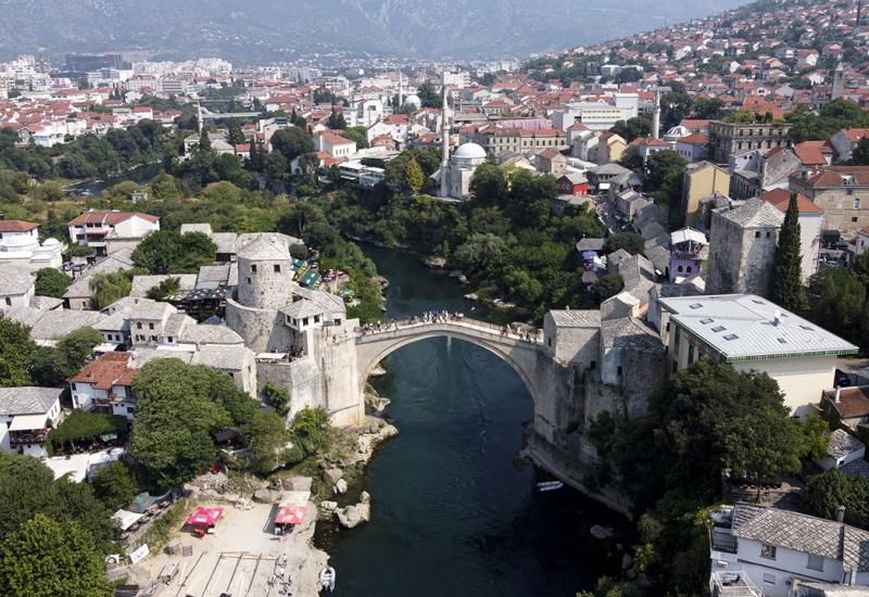 Pogled na Mostar i Satri most - Lorens Listo o prvom skoku s obnovljenog Starog mosta: Vrijedi više od svih trofeja