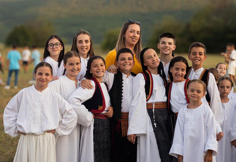 Održana 13. večer folklora ''Na temeljima bazilike naše'' 