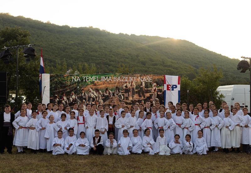 Održana 13. večer folklora ''Na temeljima bazilike naše'' 