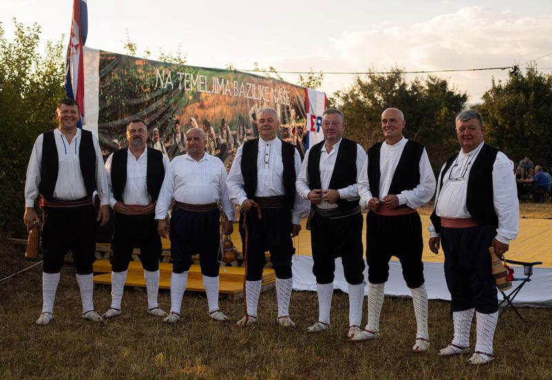 Održana 13. večer folklora ''Na temeljima bazilike naše'' 