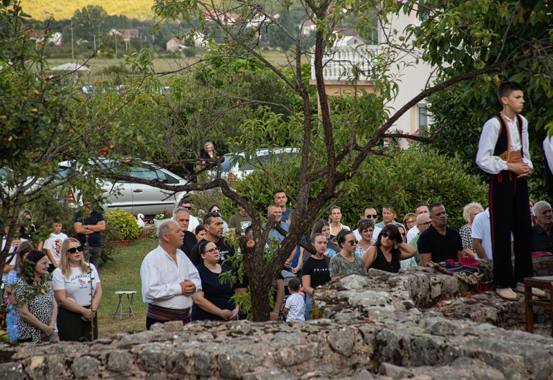 Održana 13. večer folklora ''Na temeljima bazilike naše'' 