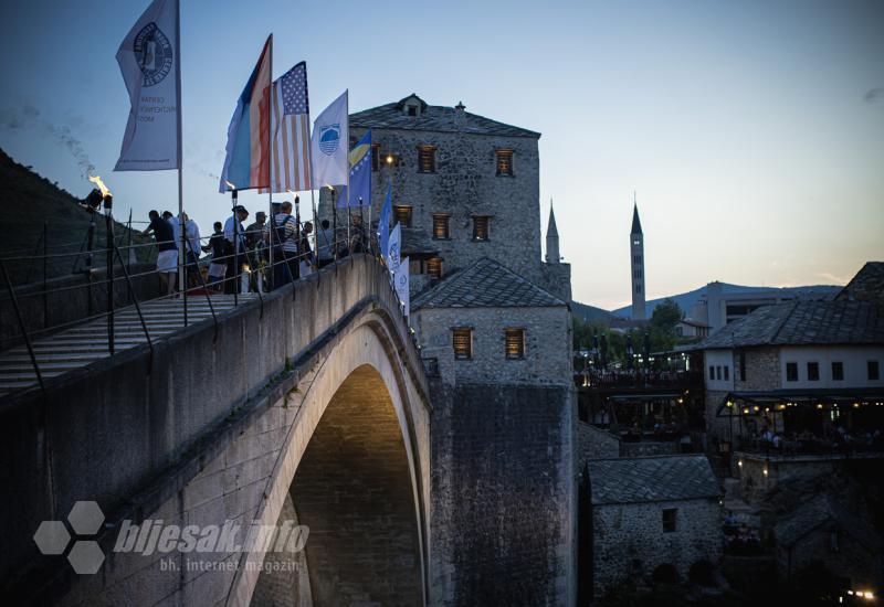 20. godina od obnove Starog mosta - Cvijeće za žrtve rata i svečana večera mira