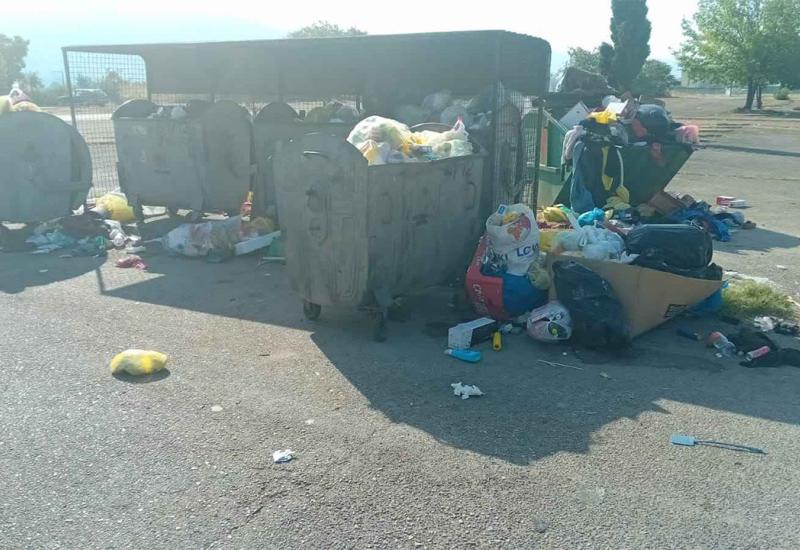 Smeće oko kontejnera na mostarskim ulicama - Mostar će reciklirati smeće po uzoru na Beč, stižu kontejneri