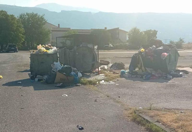 Smeće oko kontejnera na mostarskim ulicama - Mostar će reciklirati smeće po uzoru na Beč, stižu kontejneri