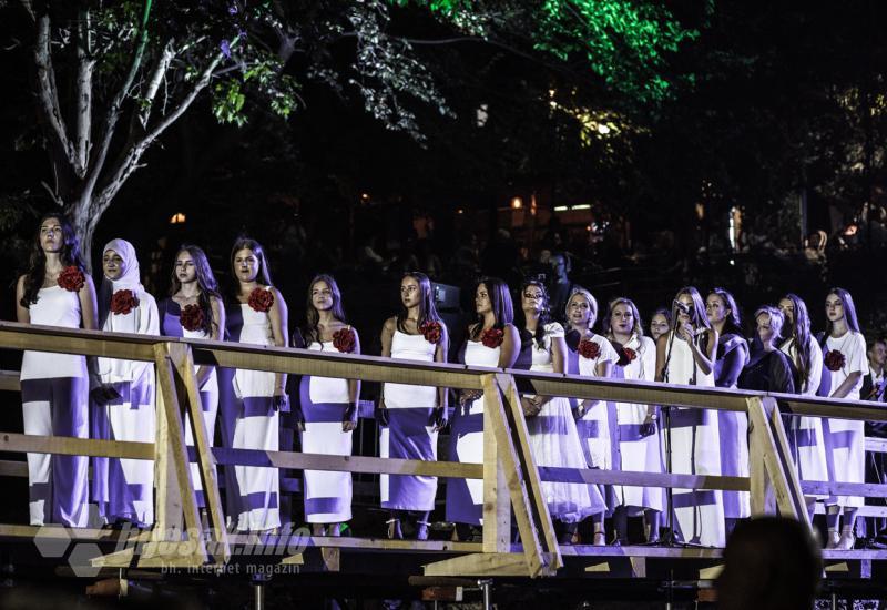 Manifestacija obilježavanja 20 godina od obnove Starog mosta - FOTO | Mostar je večeras središte regije: Pogledajte spektakl ispod Starog mosta